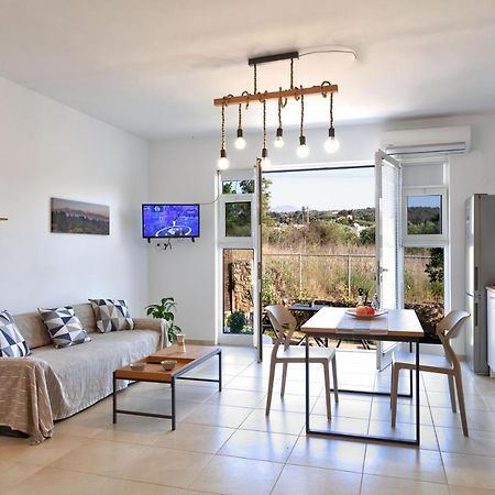 Livingfy Apt With Mountain View & Garden Vamos Exteriör bild