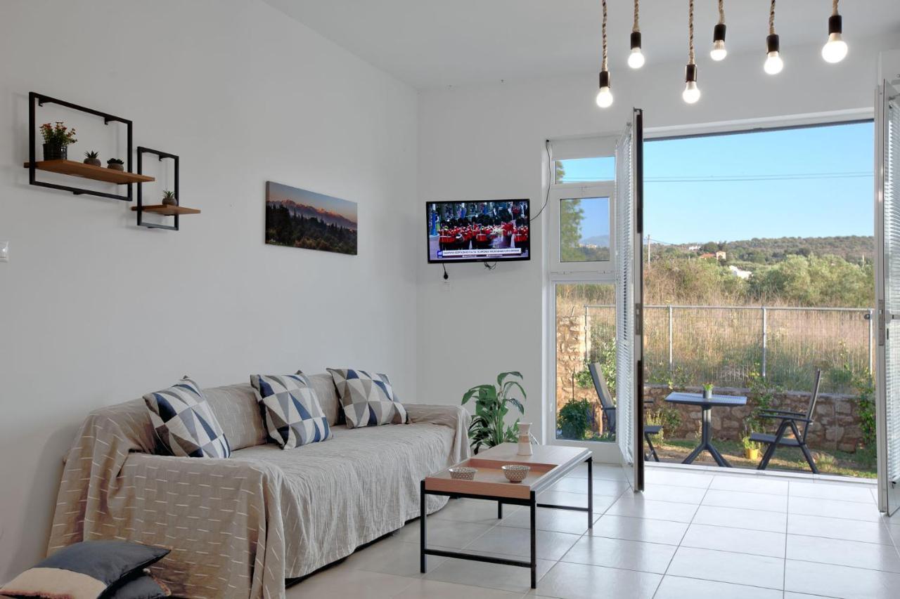Livingfy Apt With Mountain View & Garden Vamos Exteriör bild